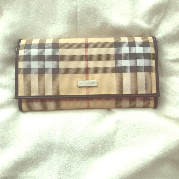🔥💯Authentic Burberry Nova Check Wallet - Picture 1 of 6